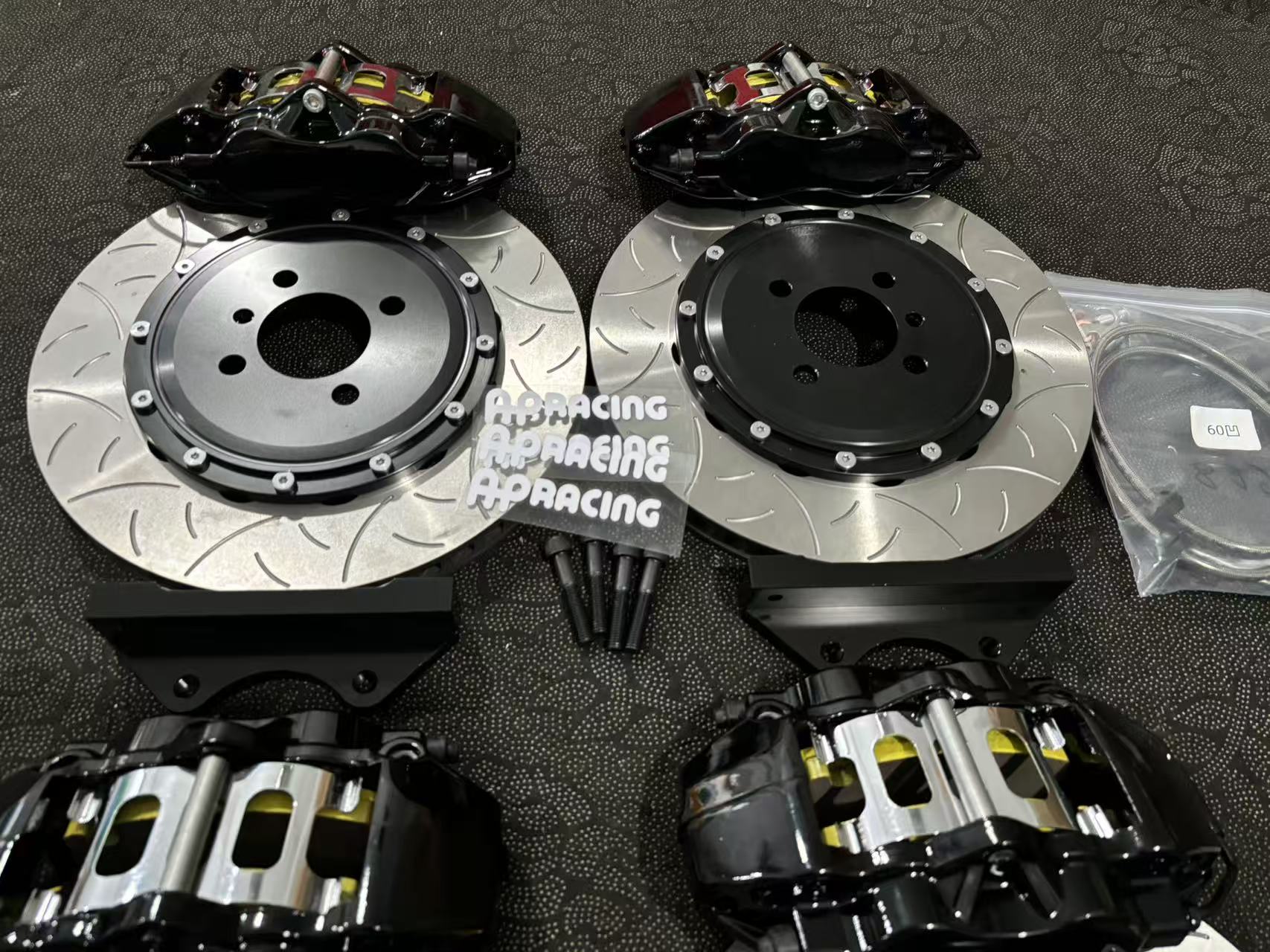 フルセットの大型ブレーキキット。フロント・リア用、6ピストン - Front Rear Brake Caliper Bracket Kit のレビューと価格